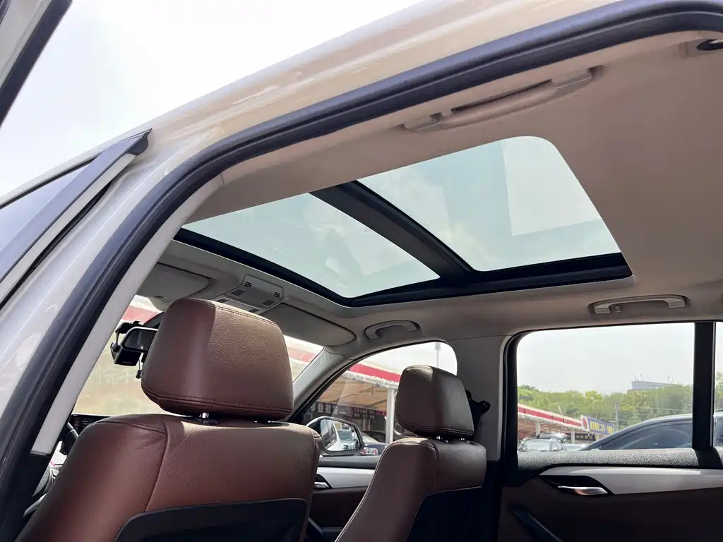BMW X1 2015 — фото 12