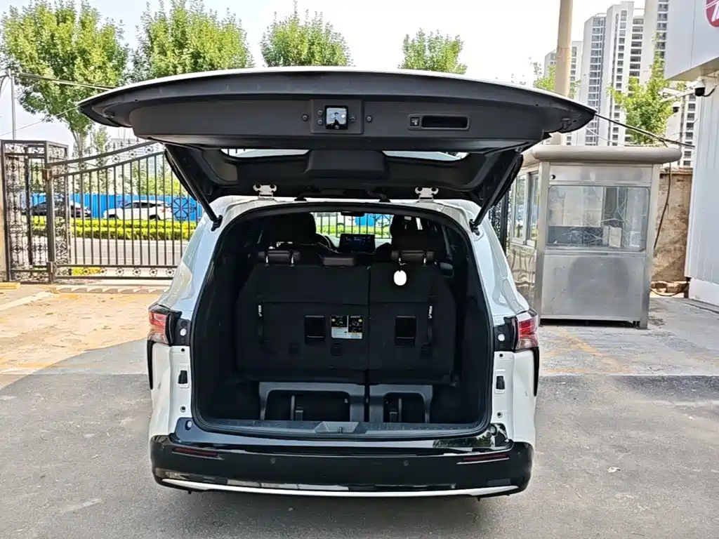 Toyota Sienna 2022 — фото 19