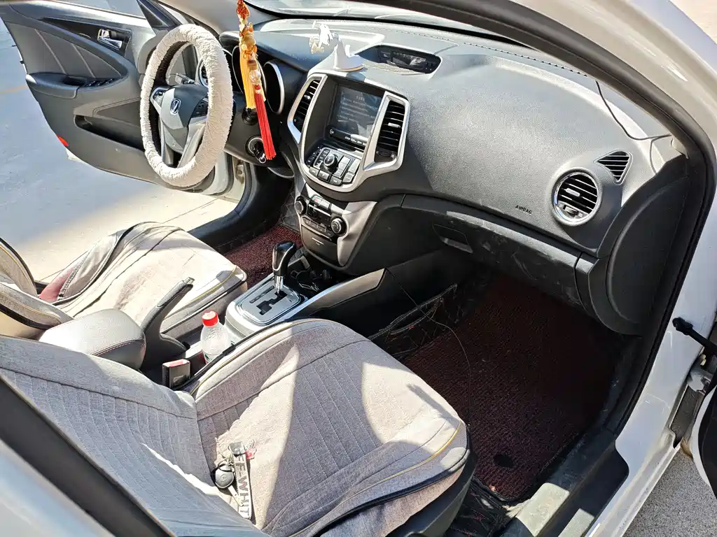 Changan Eado XT 2015 — фото 8
