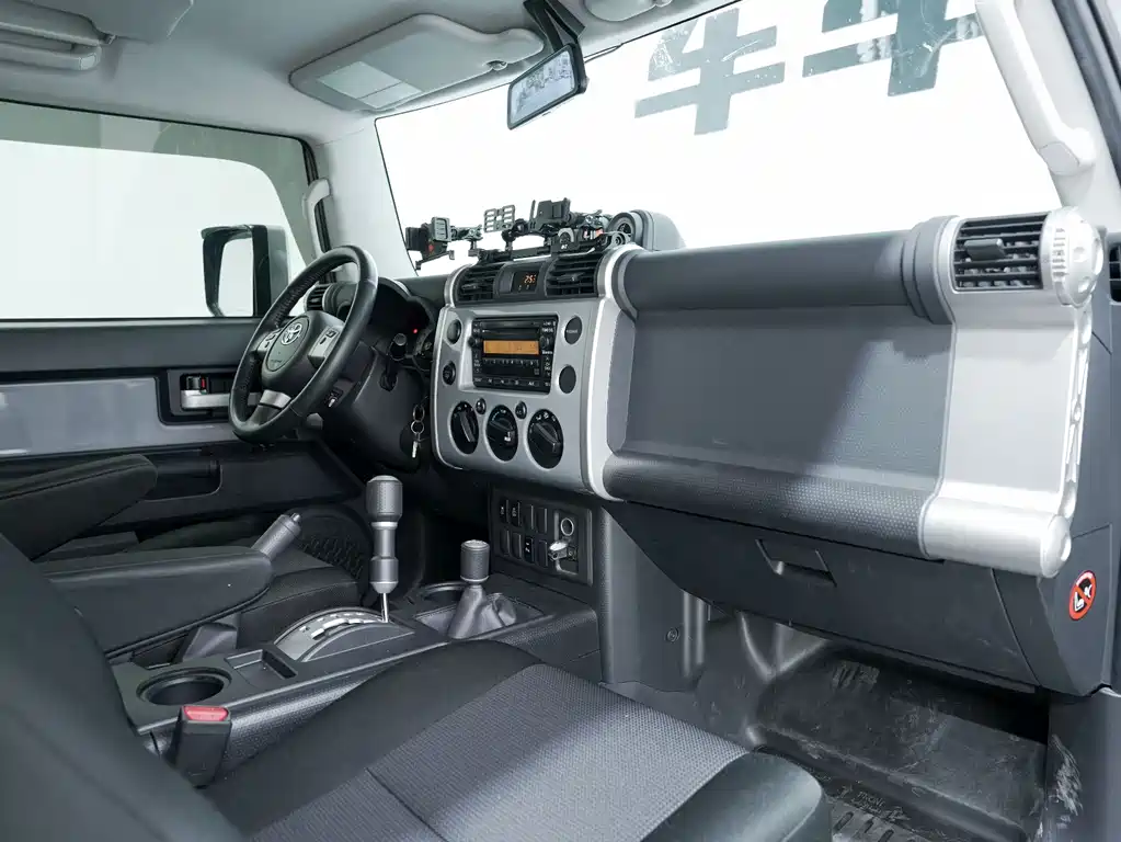 Toyota FJ Cruiser 2024 — фото 14