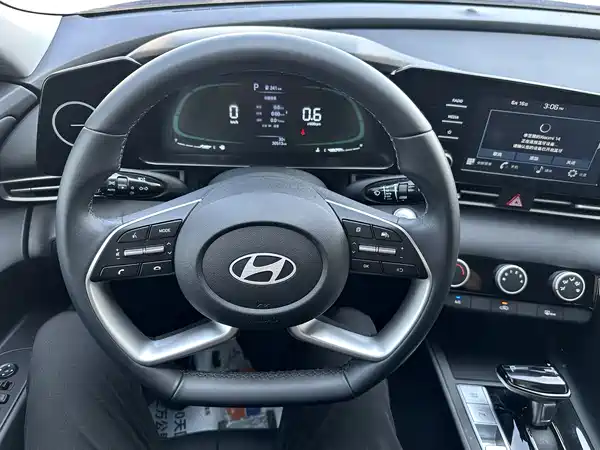 Hyundai Elantra 2023