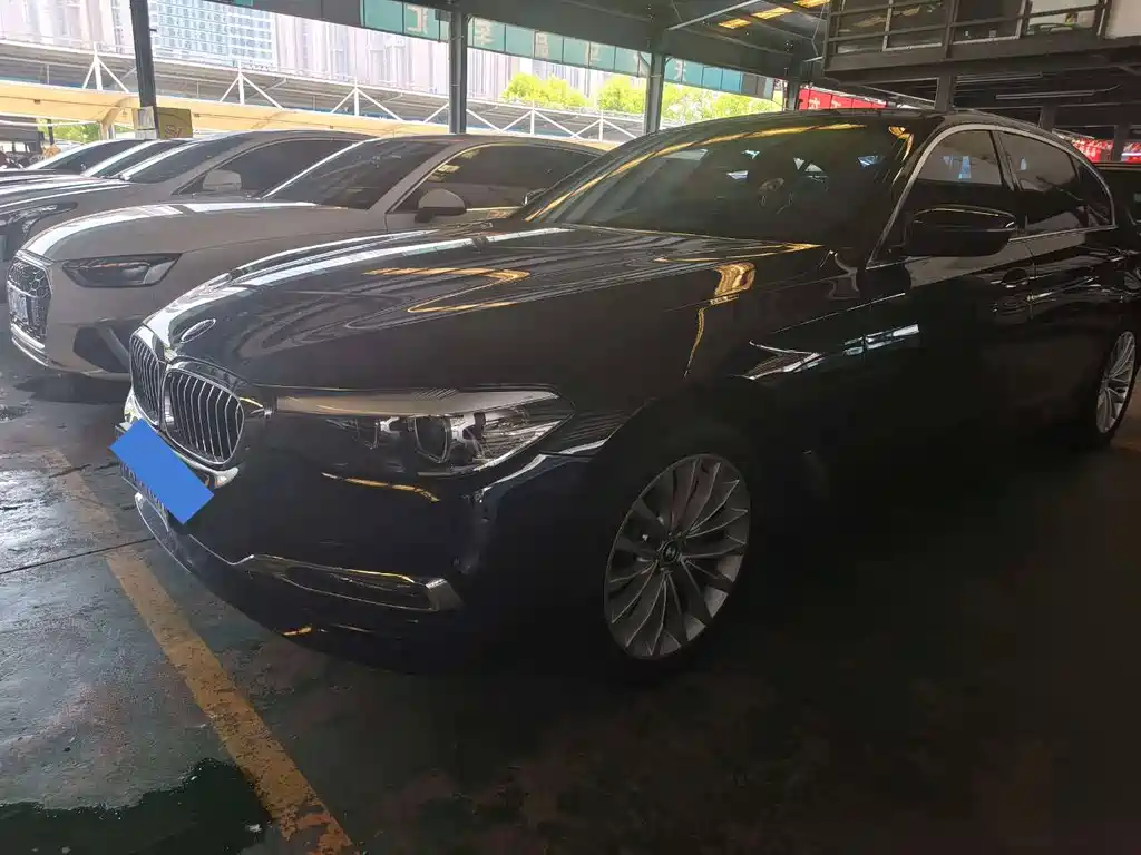 BMW 5 Series 2018 — фото 1