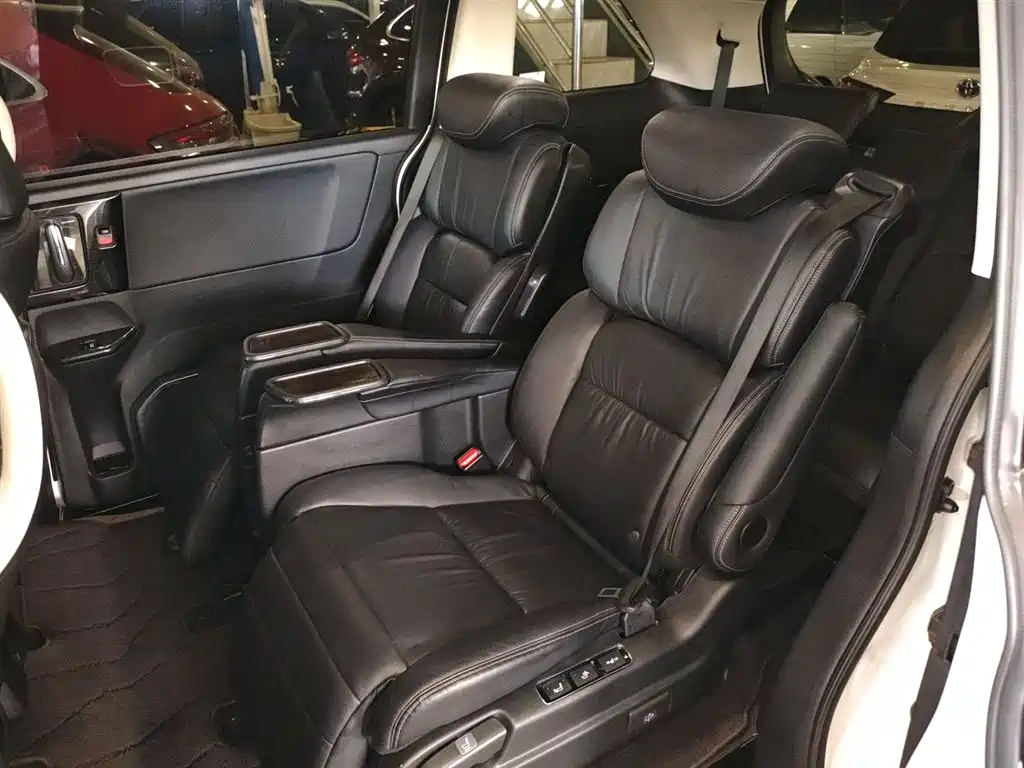 Honda Elysion 2018 — фото 11