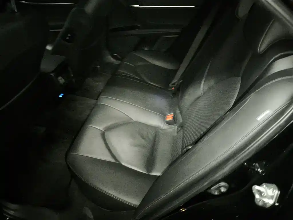 Toyota Camry 2023 — фото 17