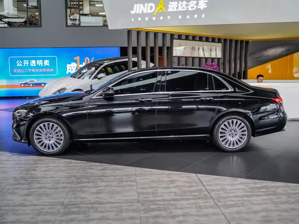 Mercedes-Benz E-Class 2023 — фото 15