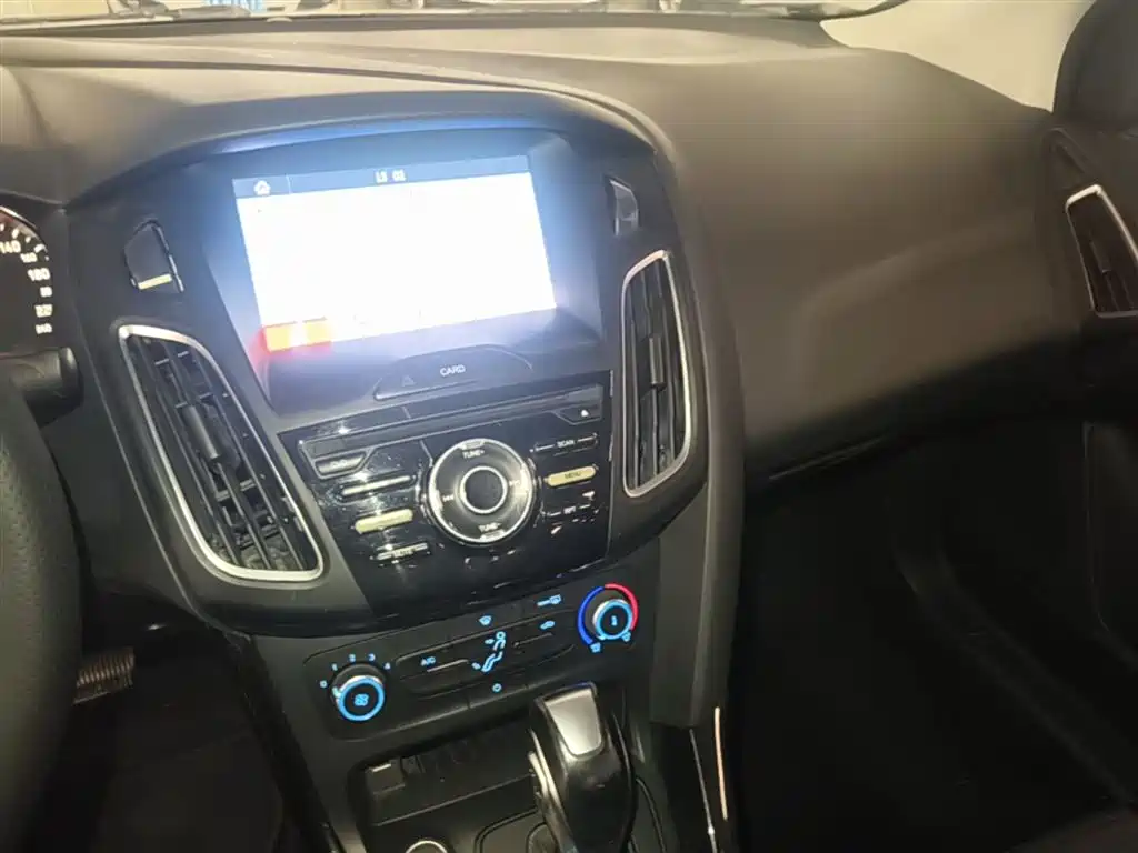 Ford Focus 2018 — фото 13