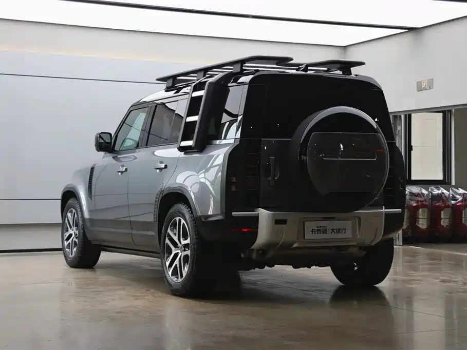 Land Rover Defender 2023 — фото 39