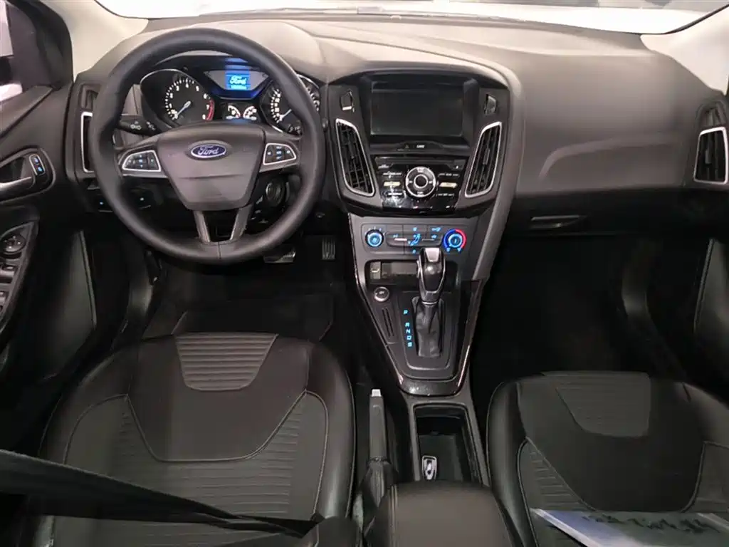 Ford Focus 2018 — фото 10