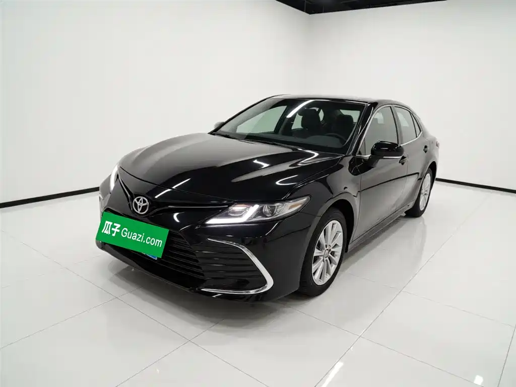 Toyota Camry 2023 — фото 2
