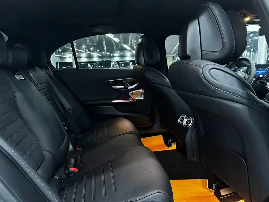 Mercedes-Benz C-Class 2026 — фото 14