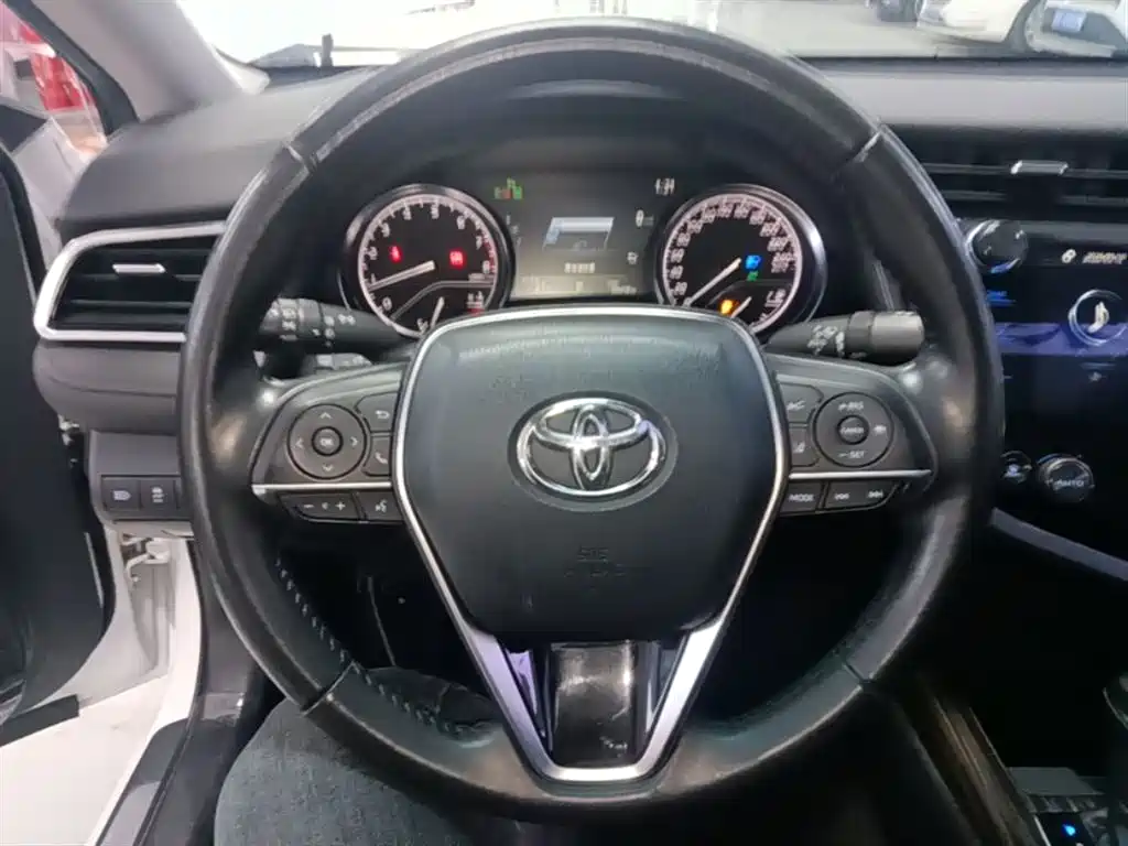 Toyota Camry 2020 — фото 11