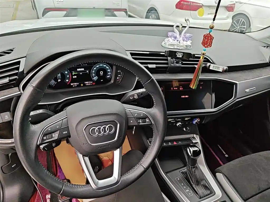 Audi Q3 2019 — фото 10