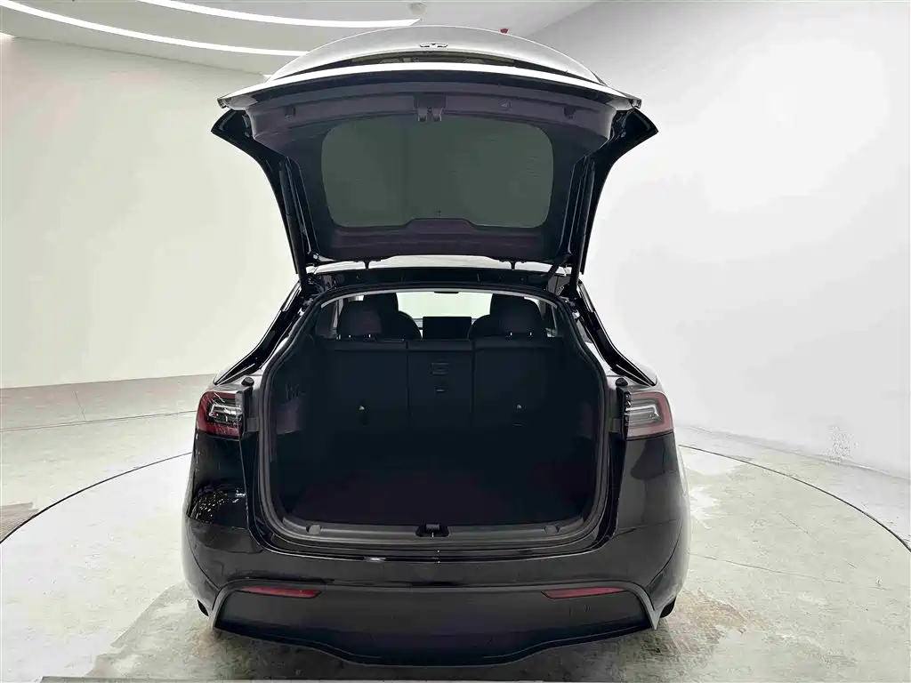 Tesla Model Y 2023 — фото 15