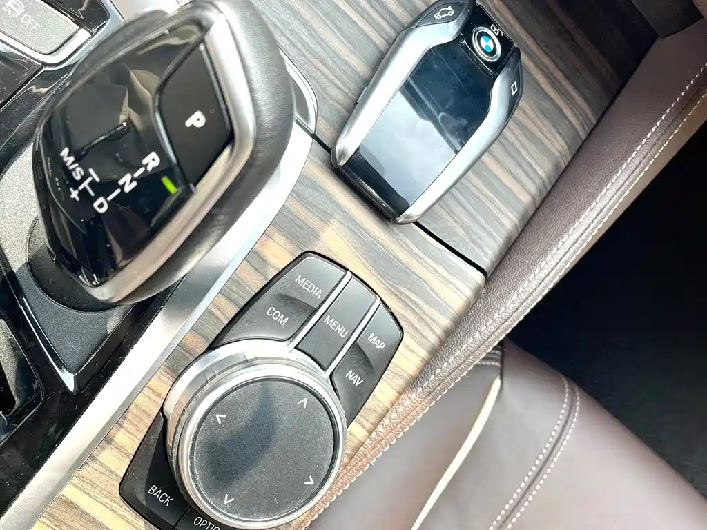 BMW 5 Series New Energy 2020 — фото 11