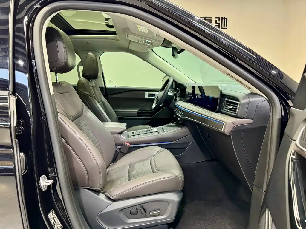 Ford Explorer 2025 — фото 19