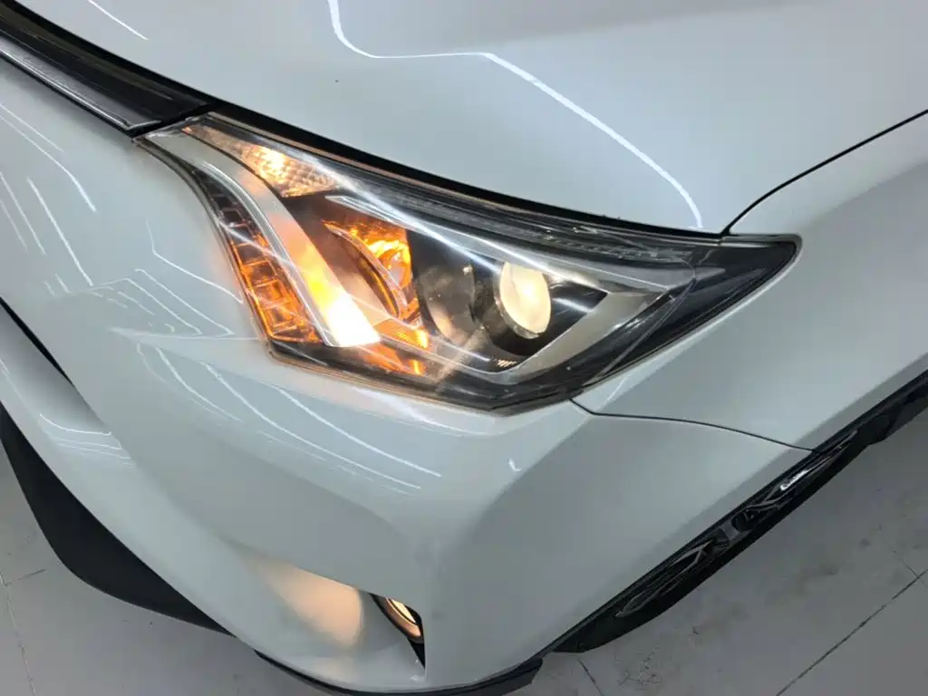 Toyota RAV4 2018 — фото 24