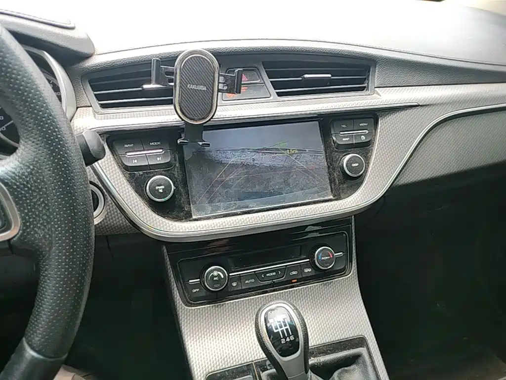 Geely Emgrand GS 2016 — фото 13