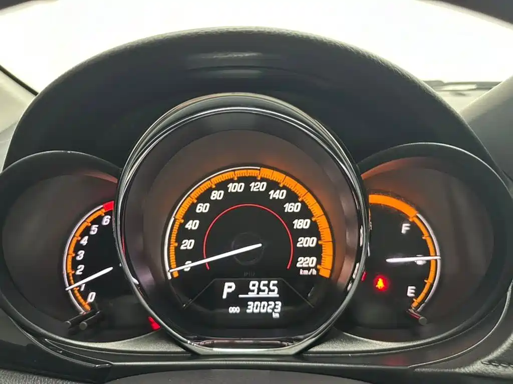 Toyota Yaris L 2022 — фото 15