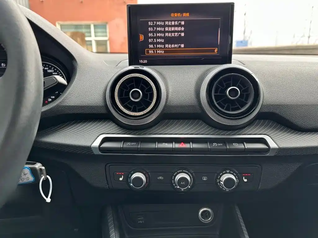 Audi Q2L 2022 — фото 12
