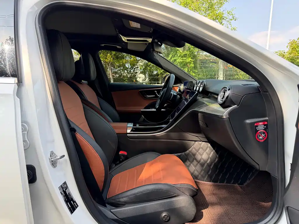 Mercedes-Benz C-Class 2023 — фото 10