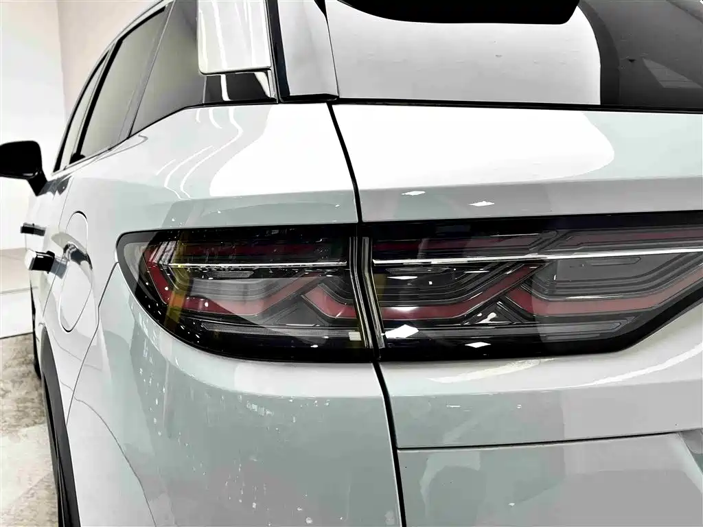 BYD L DM-i 2025 — фото 7