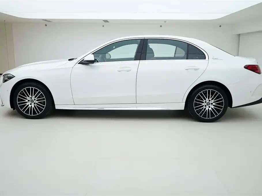 Mercedes-Benz C-Class 2024 — фото 3