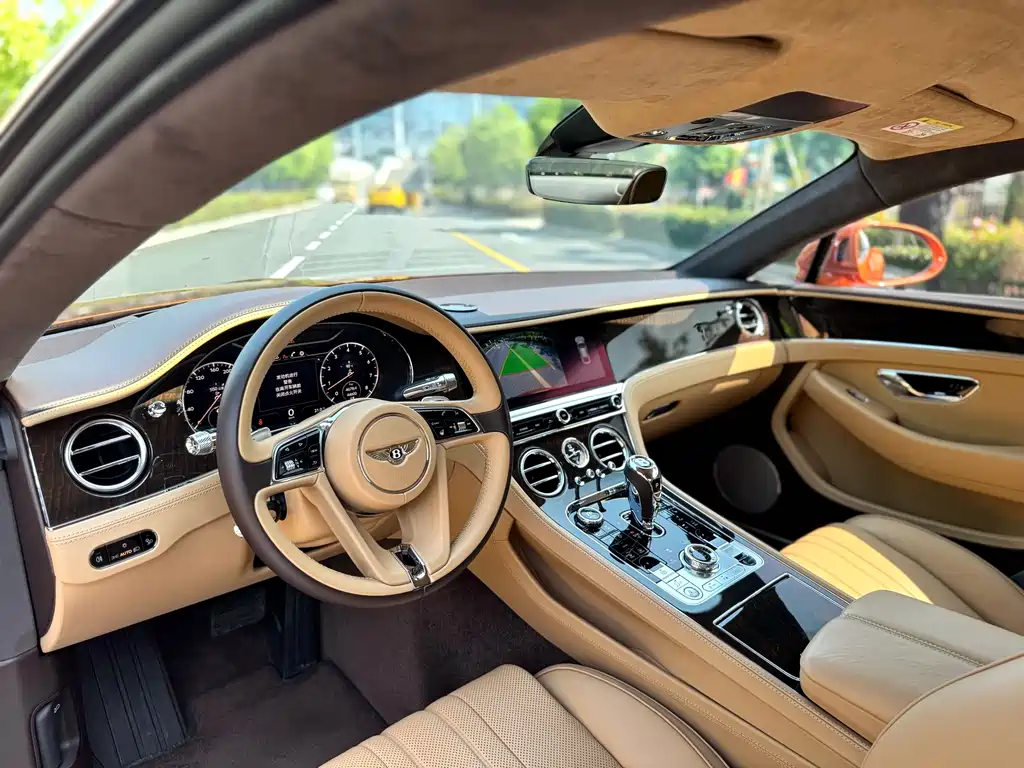 Bentley Continental 2020 — фото 4