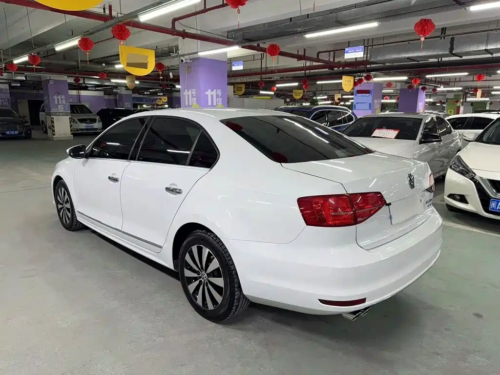 Volkswagen Sagitar 2018