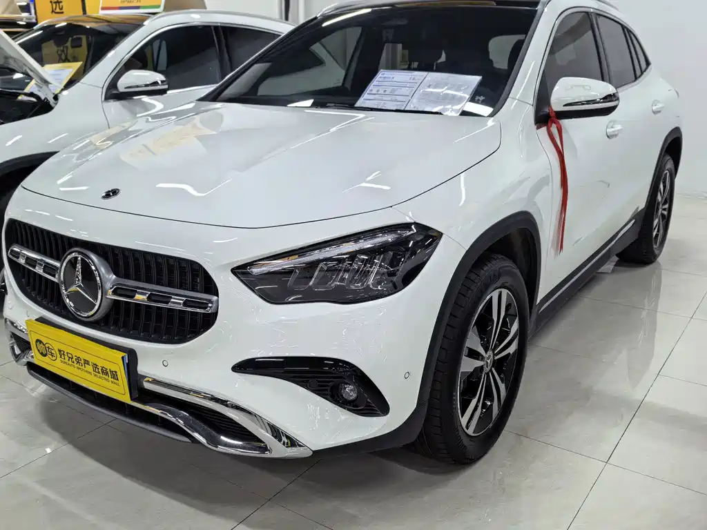 Mercedes-Benz GLA 2025 — фото 1