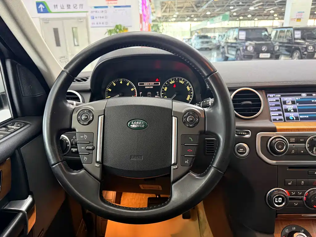 Land Rover Discovery 2012 — фото 24