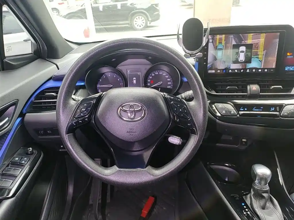 Toyota C-HR 2019 — фото 11