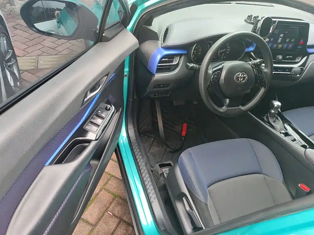 Toyota C-HR 2019 — фото 16