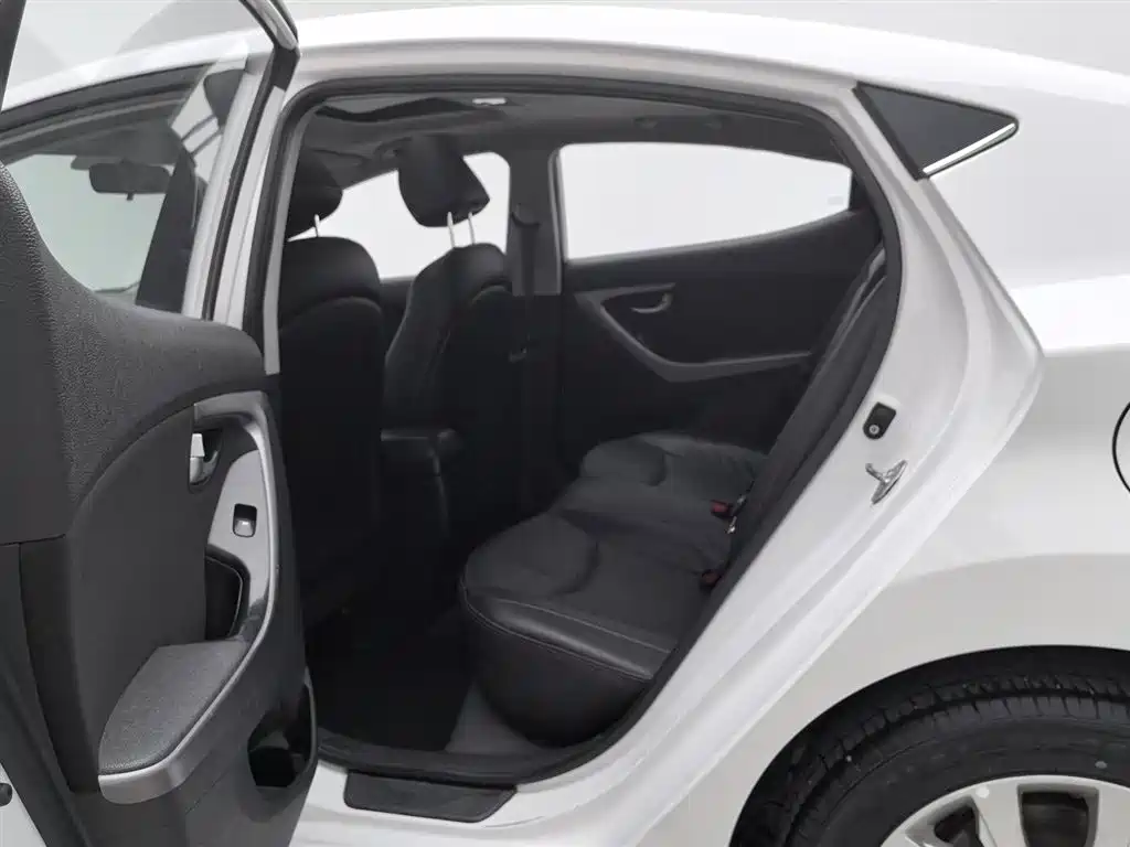 Hyundai Elantra Langdong 2017 — фото 15