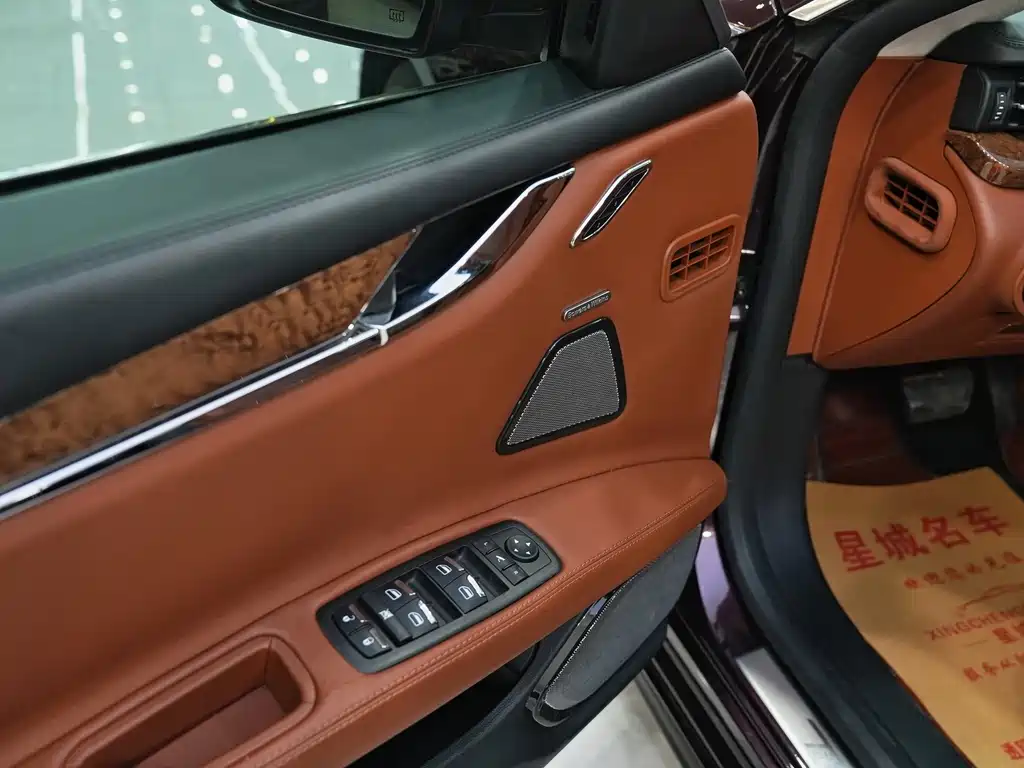 Maserati Quattroporte 2016 — фото 15