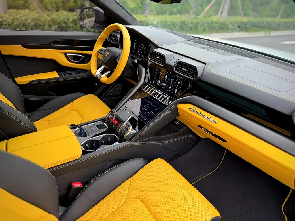 Lamborghini Urus 2022 — фото 15