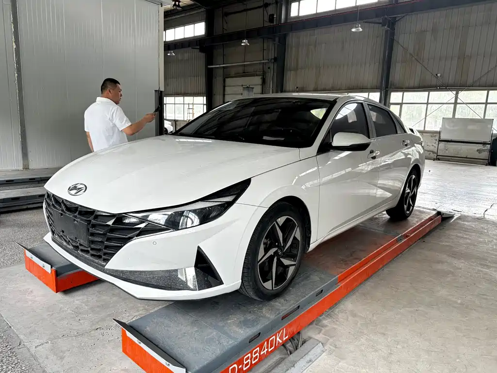 Hyundai Elantra 2022 — фото 1