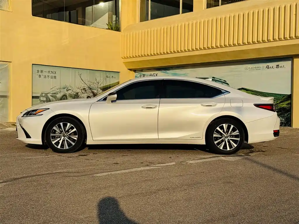 Lexus ES 2020 — фото 2