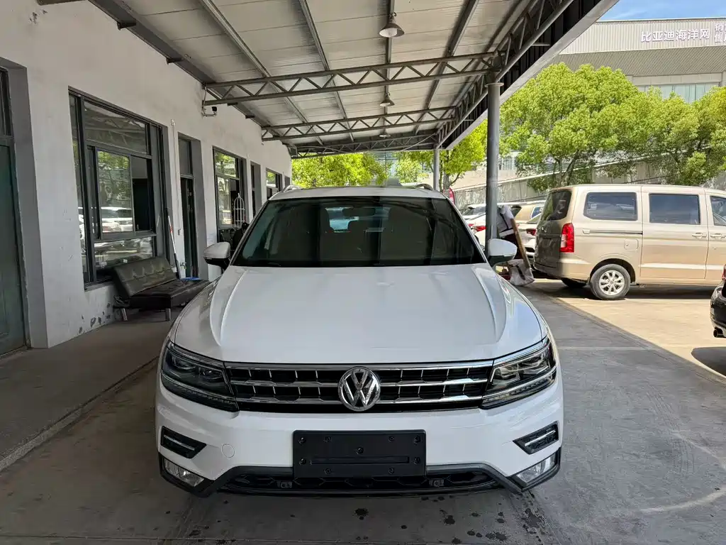 Volkswagen Tiguan L 2017 — фото 2