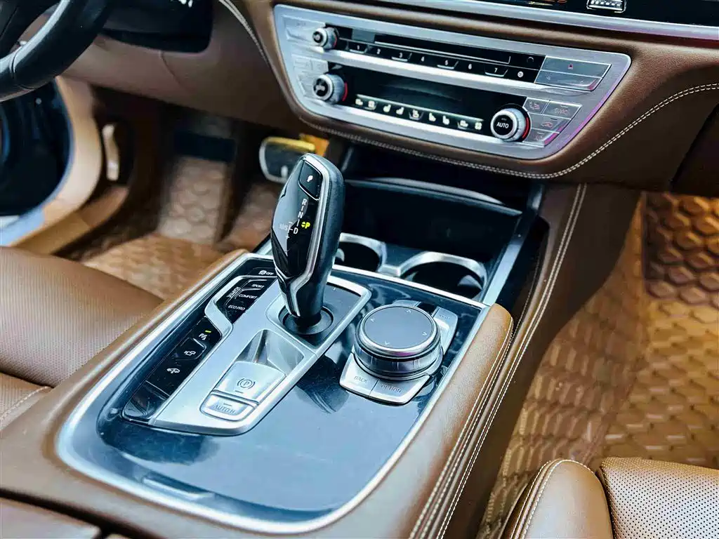 BMW 7 Series 2019 — фото 12