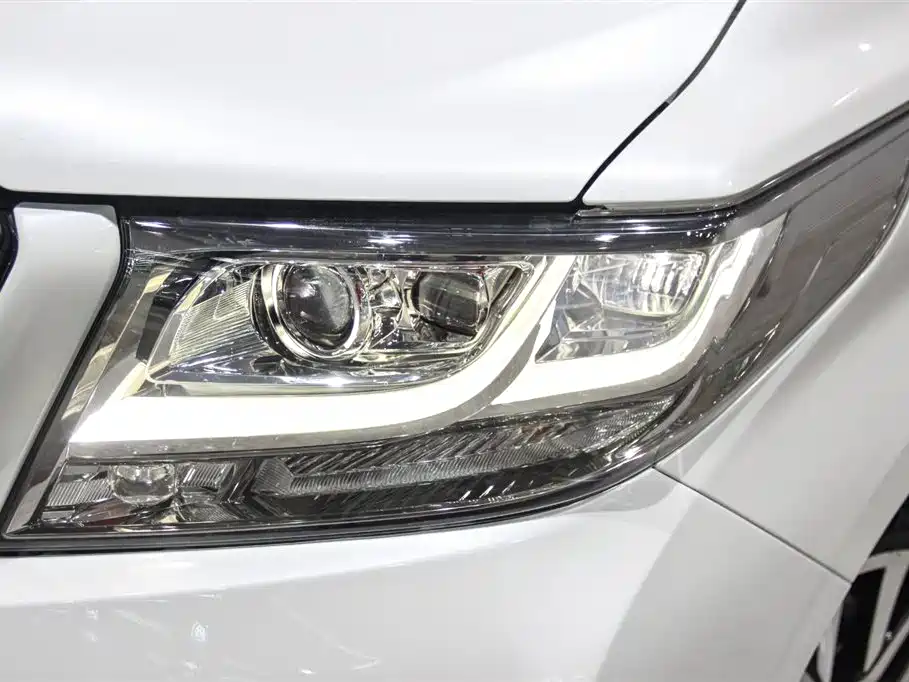 Toyota Alphard 2017 — фото 6