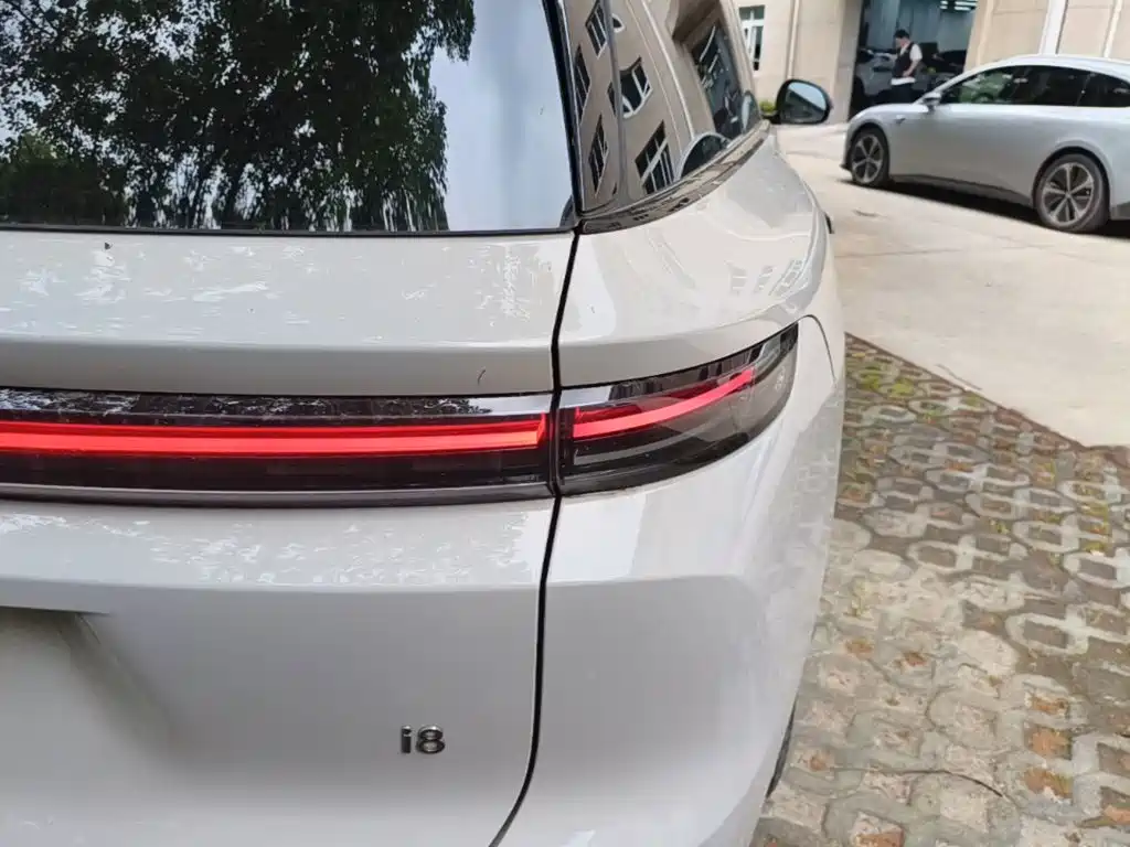 Li Auto i8 2025 — фото 24
