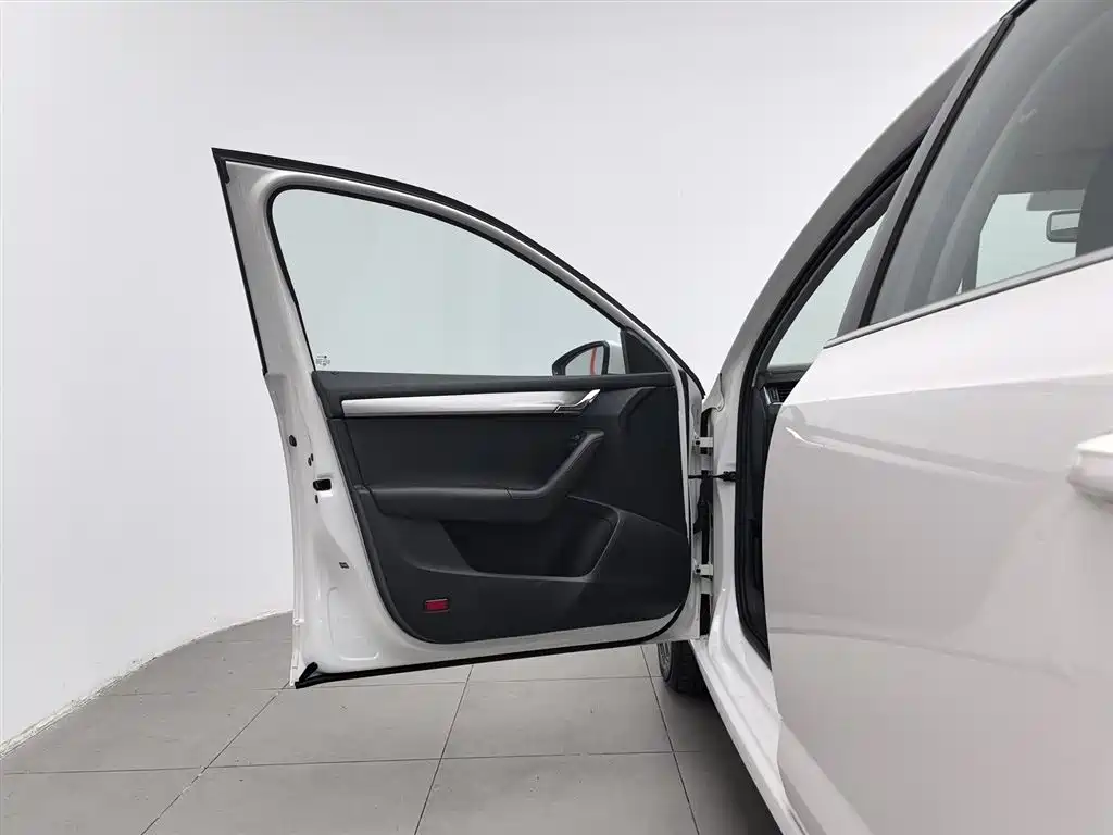 Skoda Octavia 2020 — фото 8