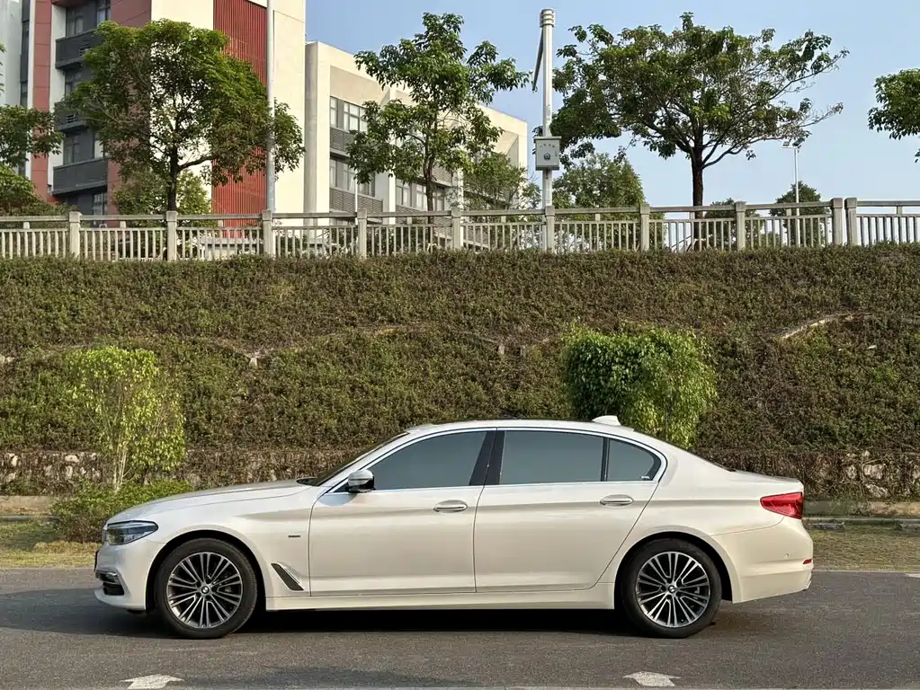 BMW 5 Series 2018 — фото 4