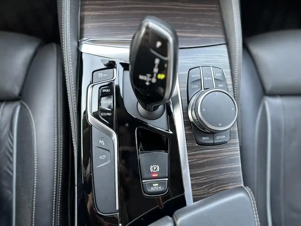 BMW 5 Series 2018 — фото 17