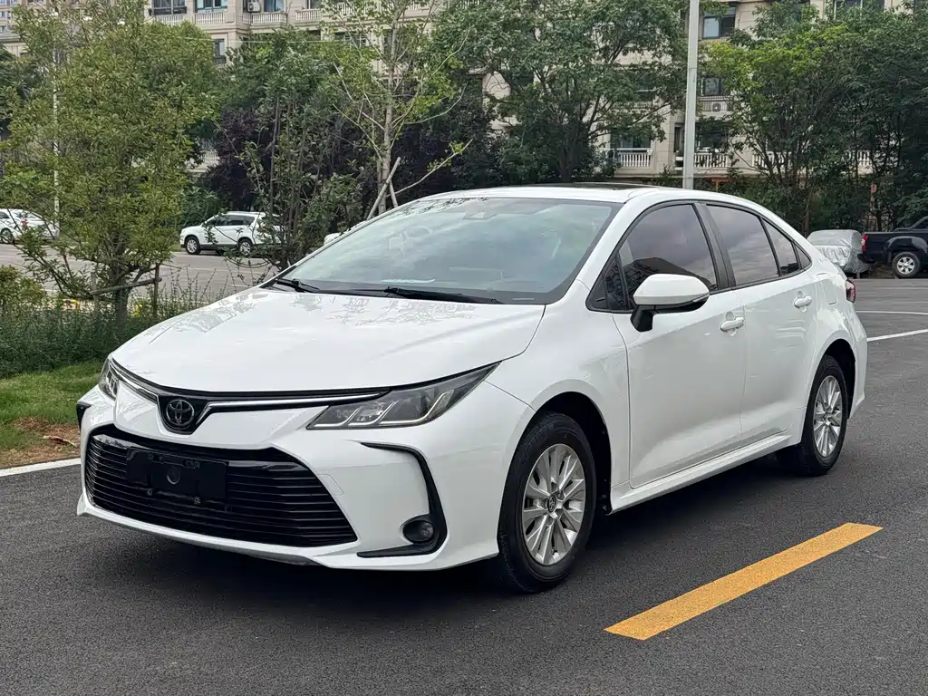 Toyota Corolla 2019 — фото 1