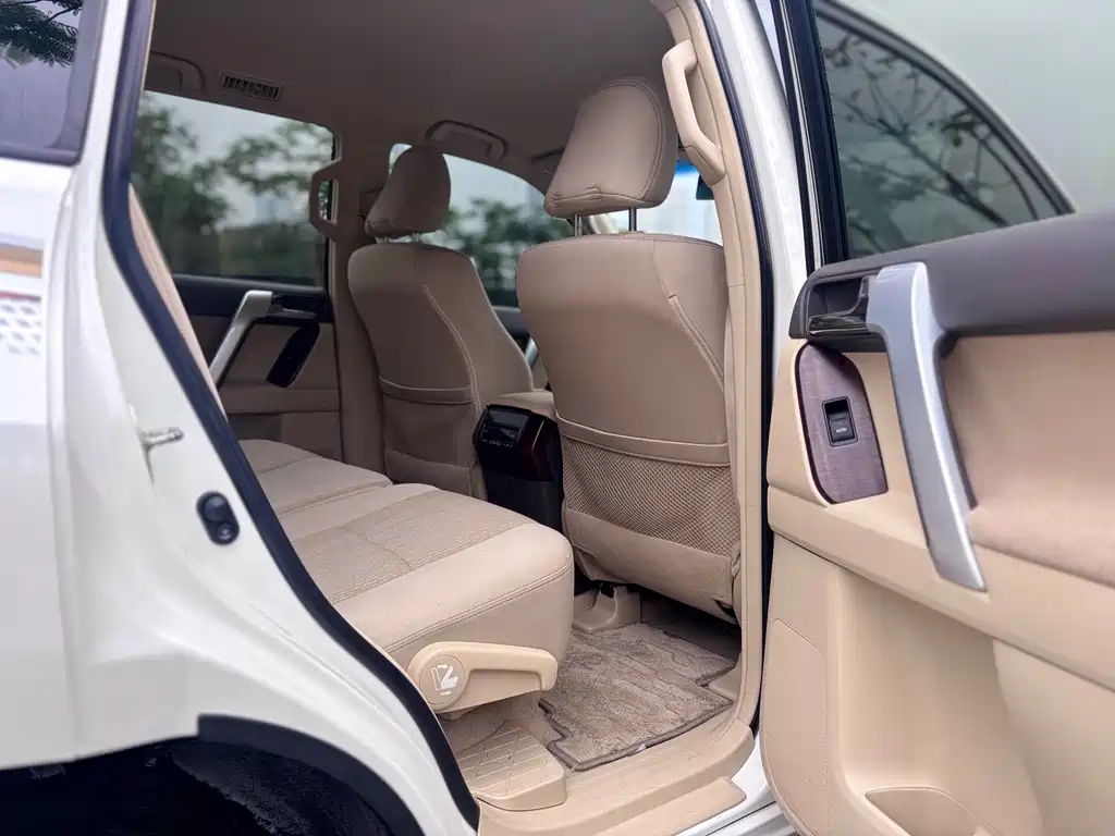 Toyota Prado 2015 — фото 13