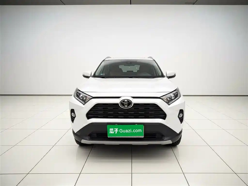 Toyota RAV4 2021 — фото 2
