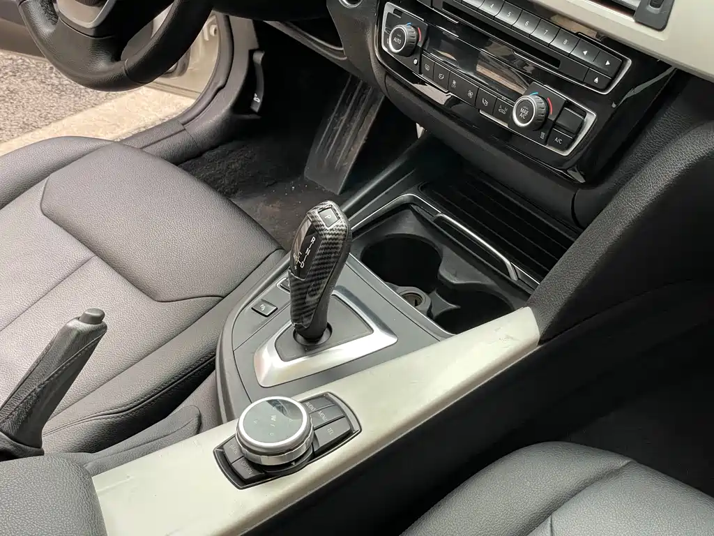 BMW 3 Series 2016 — фото 17