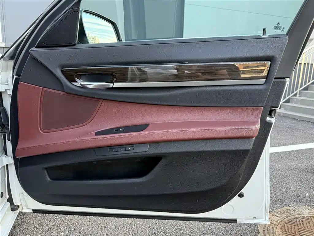 BMW 7 Series 2015 — фото 19