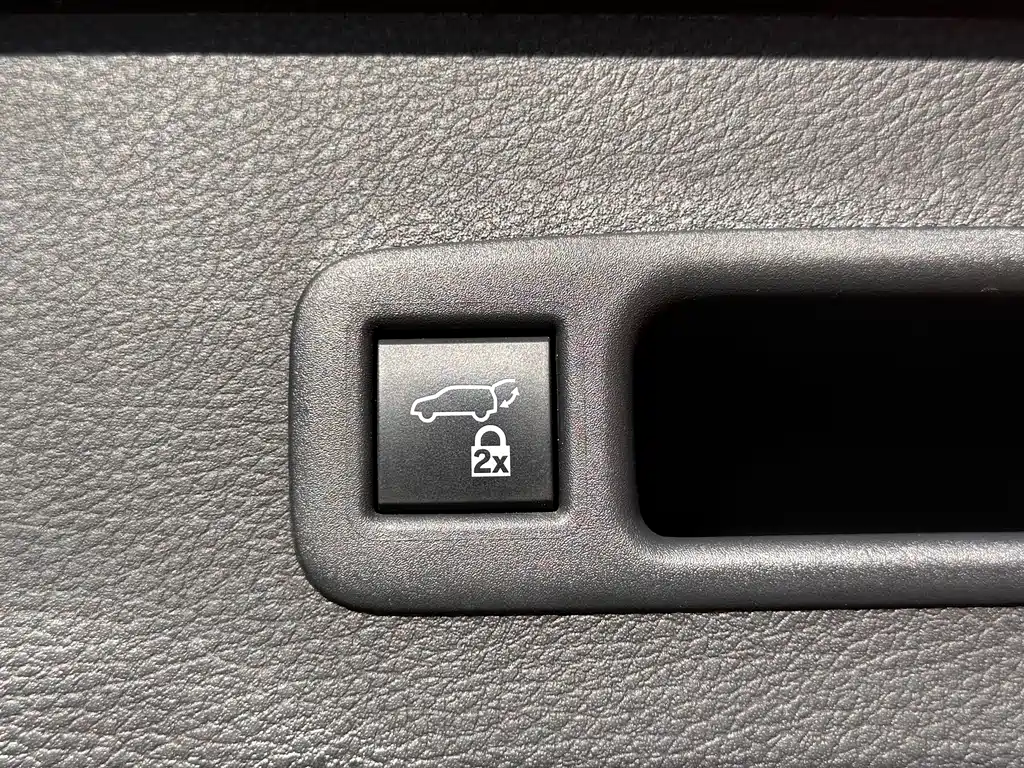 Toyota Sienna 2022 — фото 12